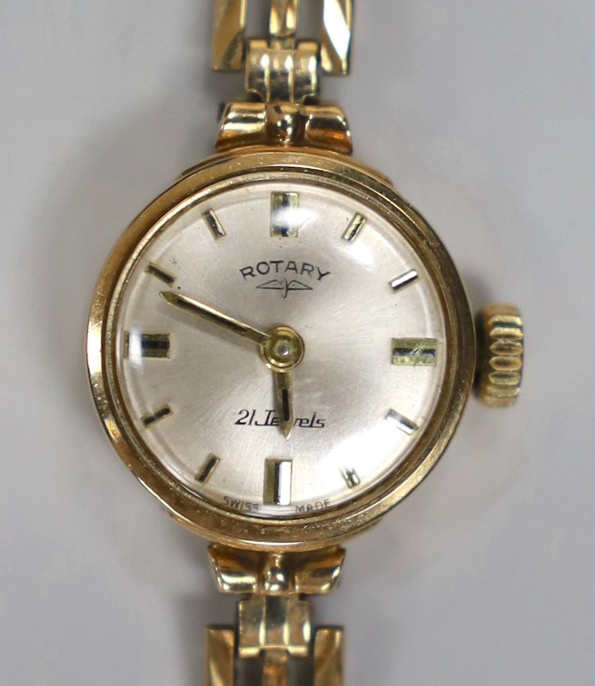 A lady's 9ct gold Rotary manual wind wrist watch, on associated 9ct gold bracelet, overall 17cm